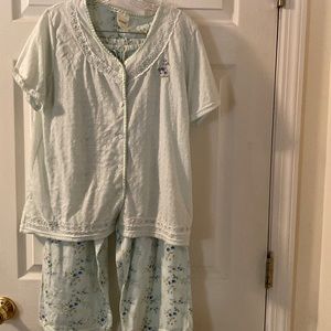 Ladies size medium Capri PJ’s